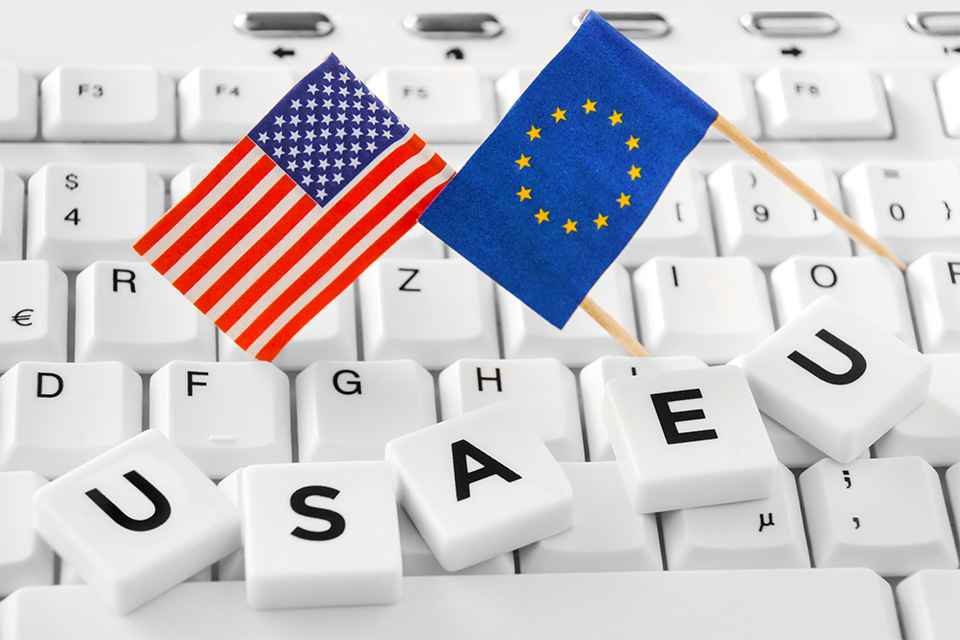 Foto: USA und EU Flagge