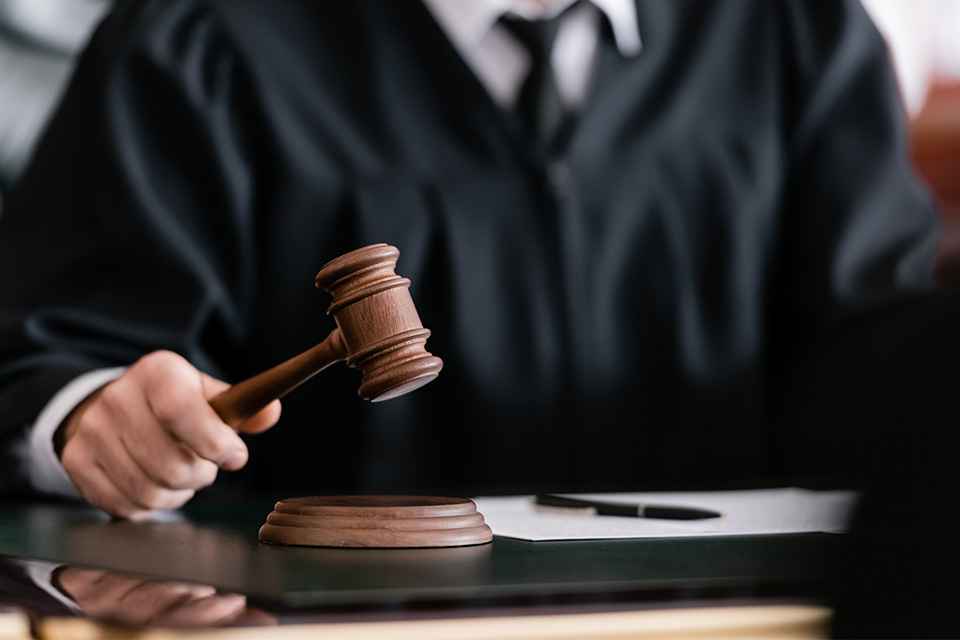 Foto: Richter mit Richterhammer